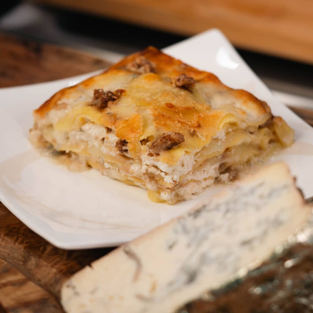 Lasagne formaggio erborinato e noci
