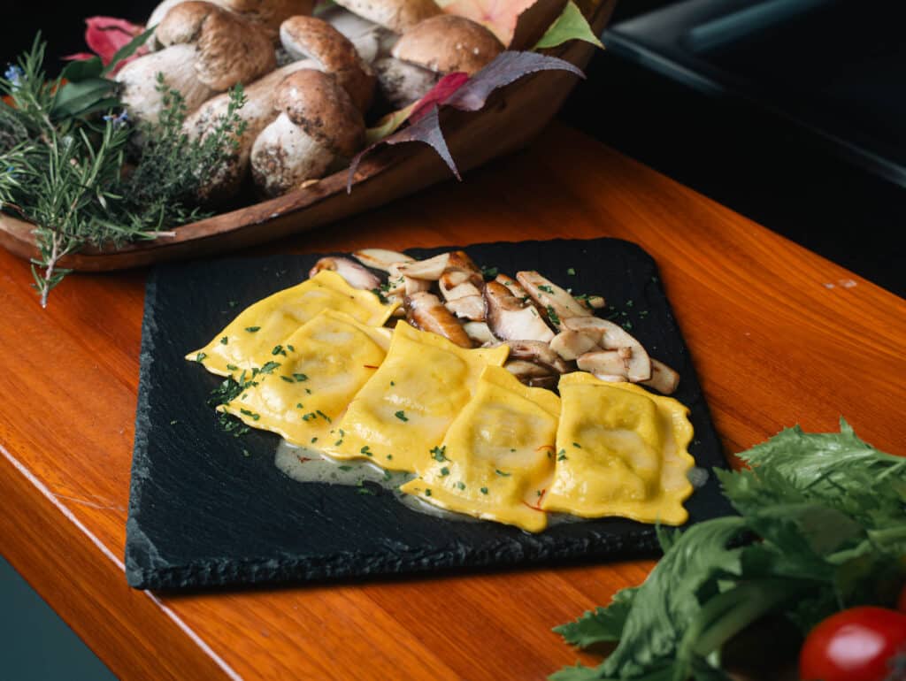 Oss Buss: ravioloni ripieni ossobuco