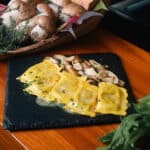 Oss Buss: ravioloni ripieni ossobuco